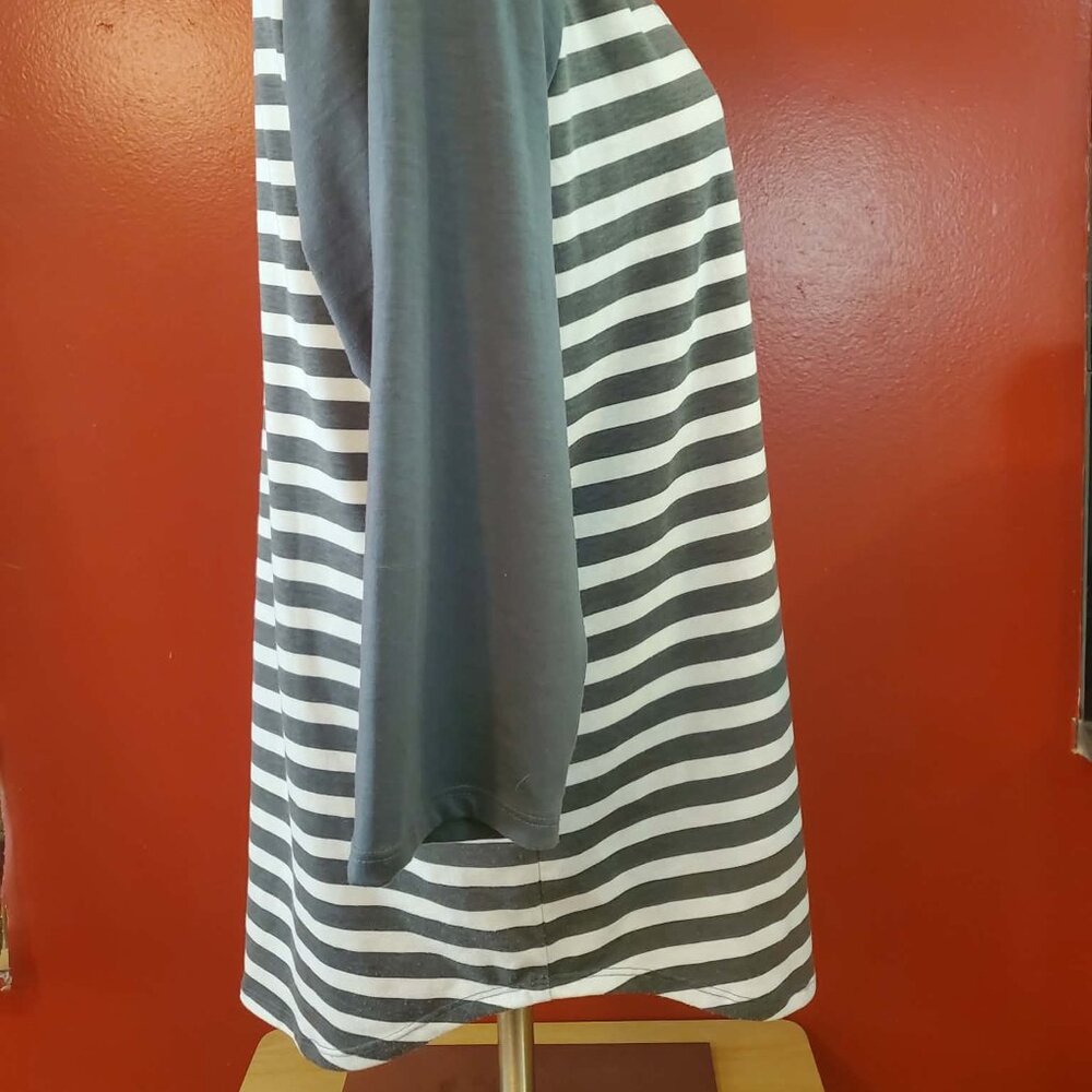 LuLaRoe Randy Stripes - Picture 10 of 10